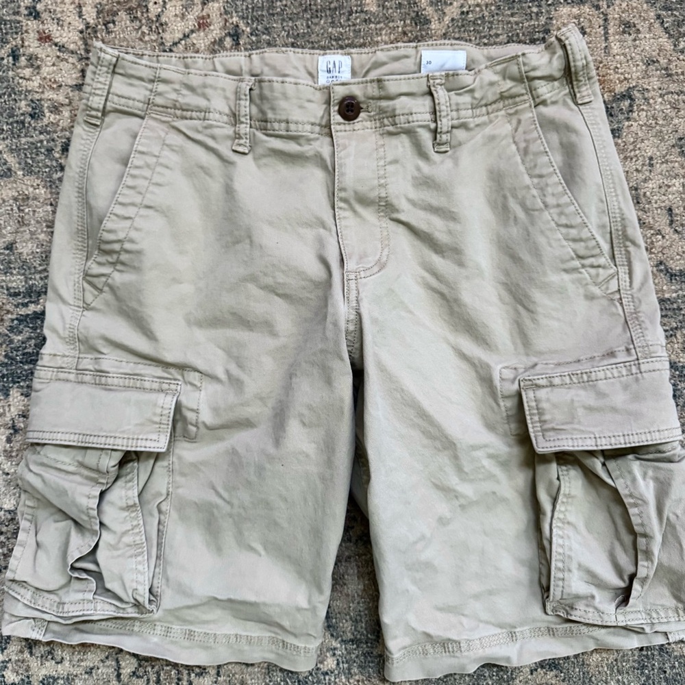 GAP Men's Khaki Cargo Shorts size 30